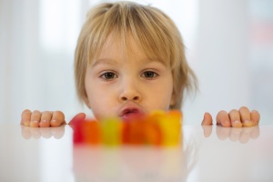 Milyen veszélyeket rejt és hogyan óvjuk gyermekeinket a túlzott cukorfogyasztástól?  - Az édesítőszerek és a cukor