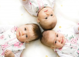 Létezik, hogy hármasikrekkel könnyebb az élet, mint egy babával?