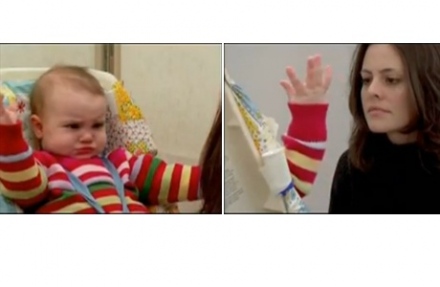 A pléhpofa megrémíti a kisbabát