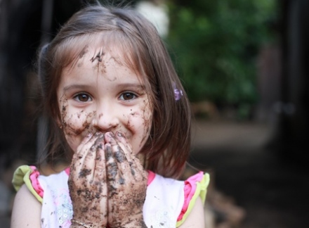 A gyerekbe foltmágnes van beépítve?