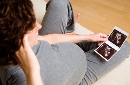 Otthonszülésem története – Terhesgondozás orvosokkal és bábákkal