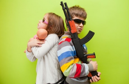 5 vicces példa, ha ellenkezű nemű gyerekek játszanak együtt