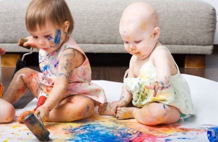 8 tipp, hogy kevesebb takarítanivaló legyen a gyerek mellett