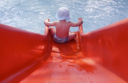 Hogyan tanulnak meg a babák félni a mélységtől?