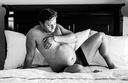 A férfi, aki felesége helyett vett részt egy kismama-fotózáson