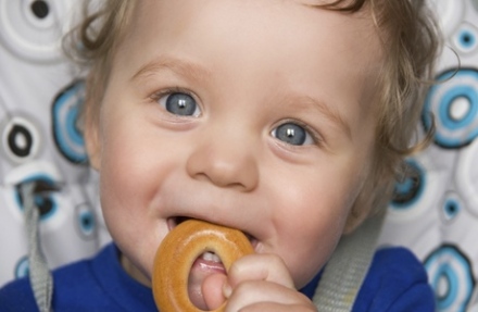 Nem a baba étrendjétől függ, hogy kialakul-e a cöliákia!