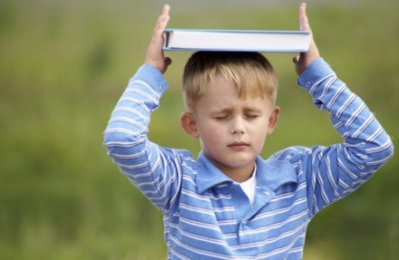 Ha azt szeretnéd, hogy gyermeked jobban olvasson, ne könyvtárba, hanem edzésre vidd!