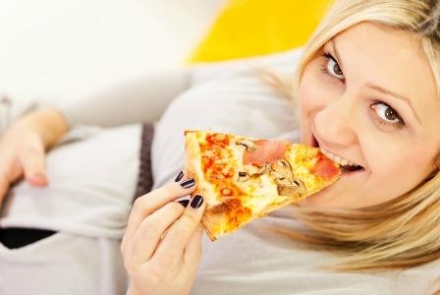 Szülésmegindítás pizzával