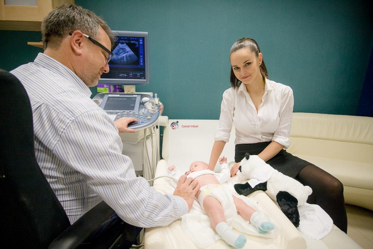 Dobó Ági és kisfia