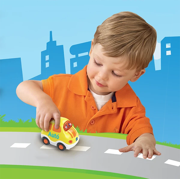 Kisautóval gyerekjáték a mozgás-tanulás