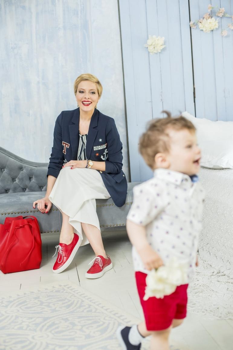 Tatár Csilla kisfiával