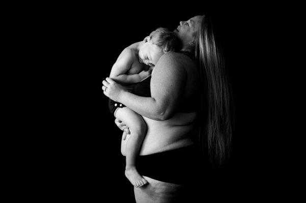 A szavak igenis számítanak! – fotósorozattal kampányoltak a nőket, anyukákat érő kritikák ellen