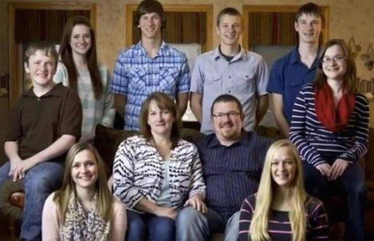 Ezek a csecsemők 9 héttel korábban születtek. Így néznek ki most 20 évvel később a világ első hetes ikrei