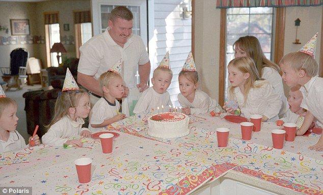 Ezek a csecsemők 9 héttel korábban születtek. Így néznek ki most 20 évvel később a világ első hetes ikrei