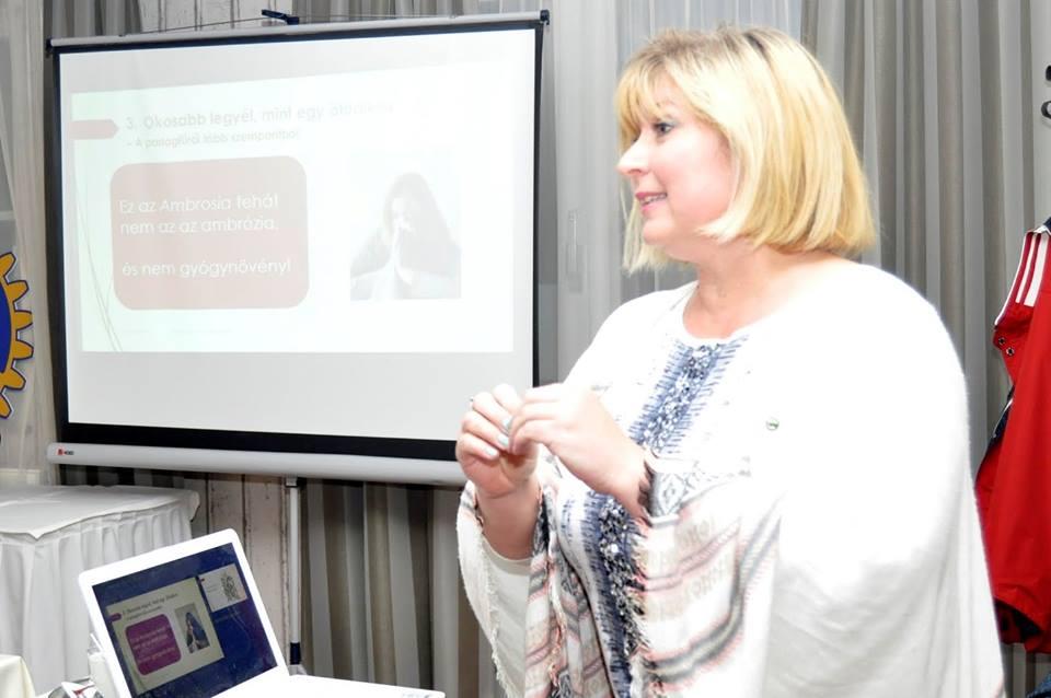 Mire figyelj Anyuka? A táplálkozás hatásairól csecsemő kortól....  Varga Györgyi és Nagy Eszter Anna a Ti és Mi