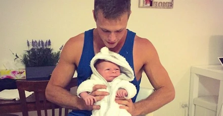 Apa és nagyapa lett egyszerre egy 23 éves fiú