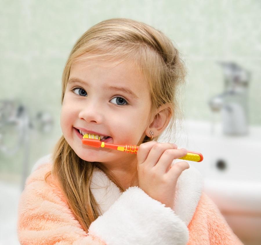 Tanítsa meg gyermekét helyesen fogat mosni!