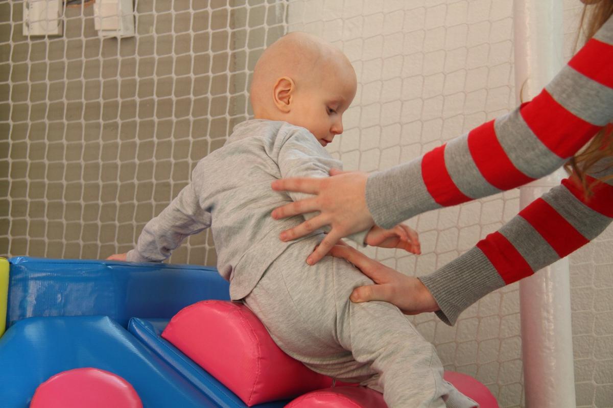 A babák, gyerekek fejlődési zavara nem mindig derül ki időben! Tud majd ezen segíteni az új típusú csecsemőszűrés? Szakembert kérdeztünk!