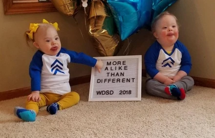 Egy terápiára jártak a Down-szindrómás babák – a legjobb barátok lettek