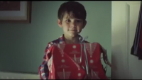 Ez a tündéri kisfiú megmutatja, hogy mi is a karácsony igazi értelme! Karácsonyi videó