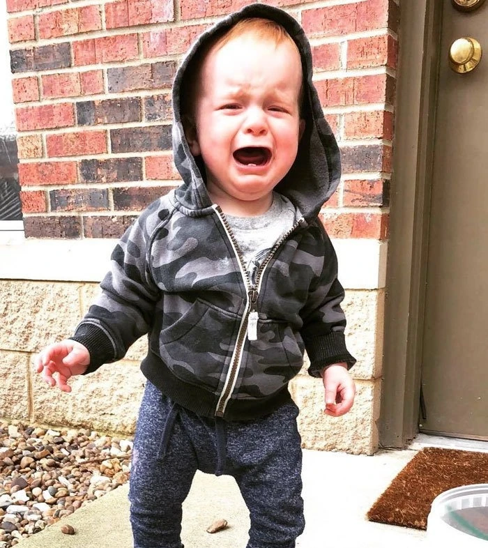 10 vicces helyzet, amikor a gyerekek olyasmiért hisztiznek, amit semmiképp nem csinálhatnak