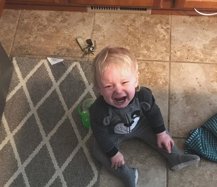 10 vicces helyzet, amikor a gyerekek olyasmiért hisztiznek, amit semmiképp nem csinálhatnak