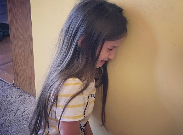 10 vicces helyzet, amikor a gyerekek olyasmiért hisztiznek, amit semmiképp nem csinálhatnak