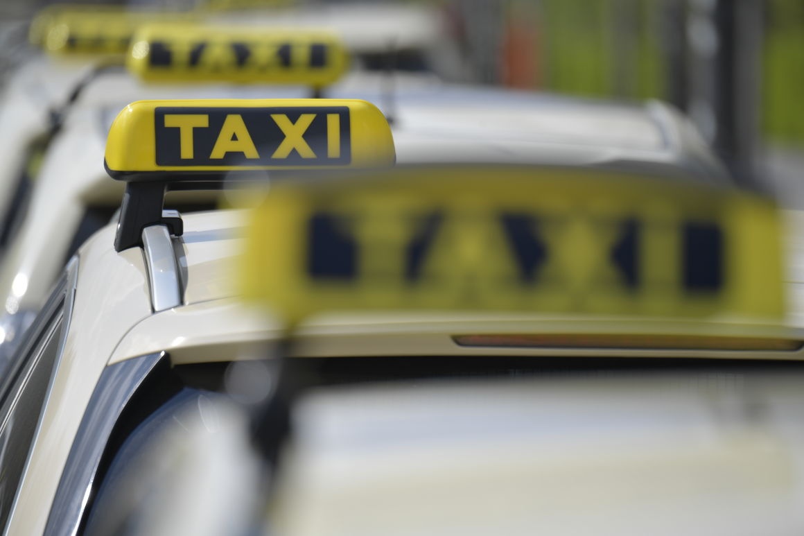 Nagyot nézhetett a taxis, amikor egyik utasa figyelmeztette: van egy baba a hátsó ülésen © Pixabay