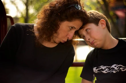 Egészségesebbek és jobban élnek azok a fiúk, akik közel állnak az anyjukhoz - állítja a tudomány