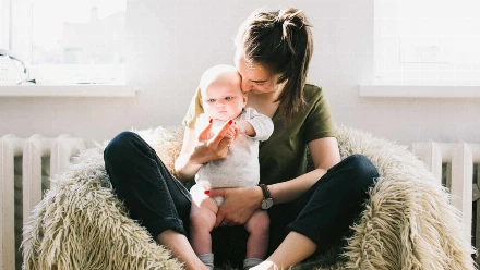 Szülés utáni depresszió a „szuperanyuka” álarca mögött?