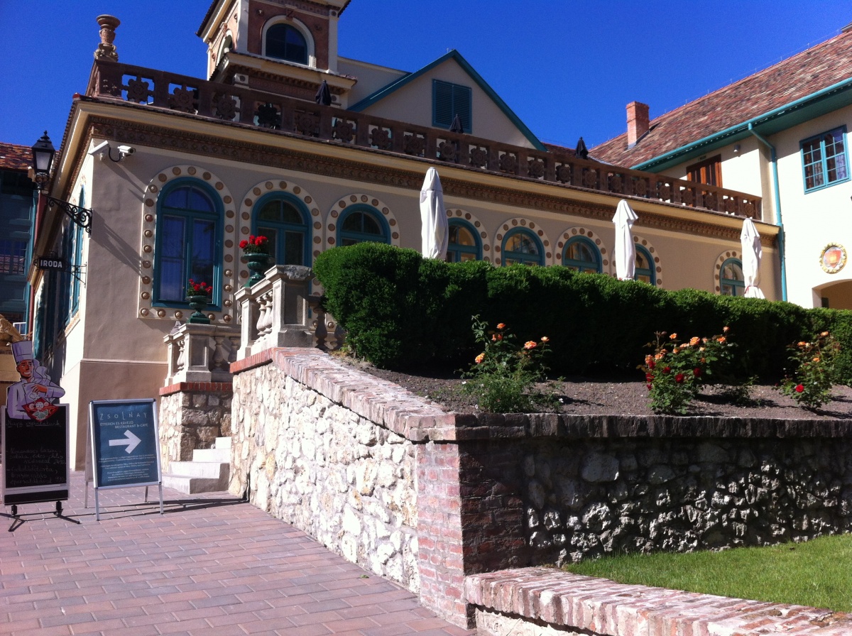 Zsolnay Kulturális Negyed - Wikipédia