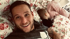 Istenes Bence cuki dolgot mesélt kisfiáról