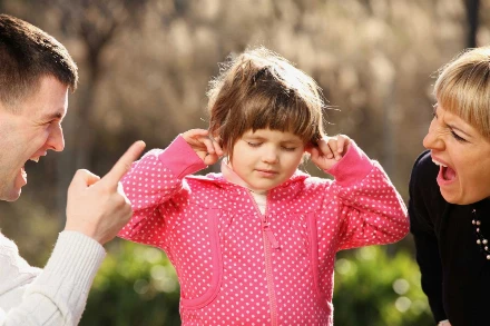 8 mondat, amit a legtöbb szülő kimond és amivel tönkreteszik a gyereket!