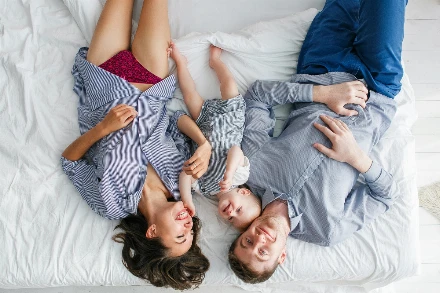 Hárman egy ágyban - Való-e a baba a hitvesi ágyba?