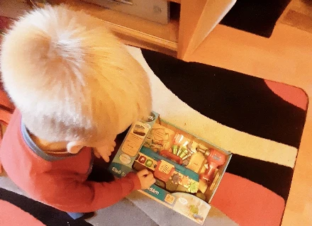 A beszélő szerszámos ládikó, még dicsérni is tud