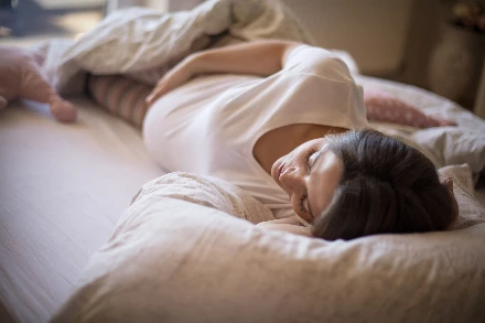 Vajon tudják a kisbabák az anyaméhben, hogy mikor alszik édesanyjuk? – szakértőket kérdeztünk