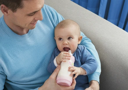A megfelelő cumisüveggel megelőzhető a hasfájás