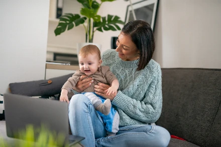Mikor kezdenek a babák emlékezni az arcokra és a dolgokra?