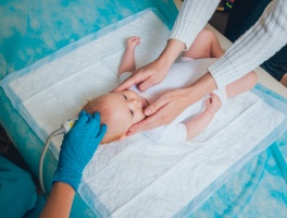 A babák 4 százalékát érinti valamilyen újszülöttkori rendellenesség -  - avagy miért fontos a csecsemők ultrahangos szűrése 6-8 hetes korban (X)