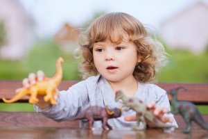 Miért szeretik a gyerekek a dinoszauruszokat? Pszichológiai oka van