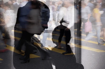 Gyerekkel a kezemben láthatatlan vagyok – és nem csak mint nő