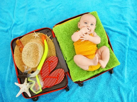 Nyaralás babával: 8 dolog, ami megkönnyíti a vízparti pihenést (x)