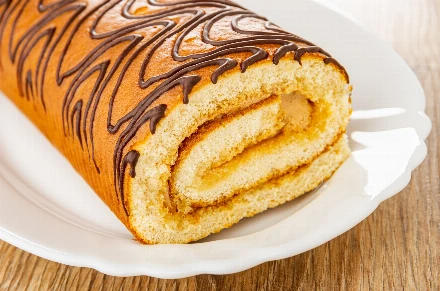 Recept: Ünnepre hangoló narancsos-csokis piskótatekercs