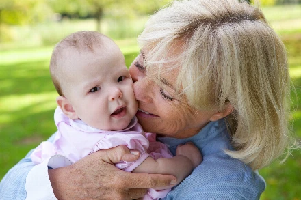 „A férjem nem akar fizetni a nagyinak, aki heti 40 órában vigyáz a 3 hónapos babánkra”