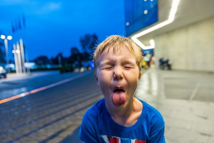 Neveletlen gyerek, érdektelen szülő: kikészítette a környezetét egy kisfiú, de az anyját nem érdekelte