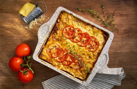 Recept: szaftos sajtos-paradicsomos rakott tészta csirkemellel