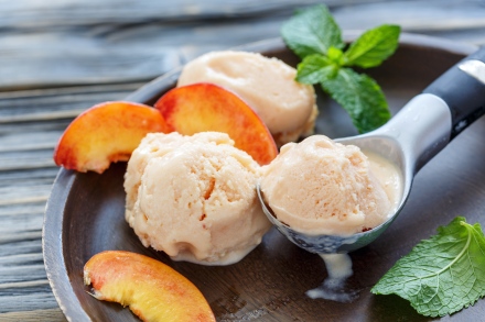 Hűsítő és villámgyors házi barackos fagylalt - recept