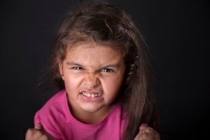 Súlyosan bántalmazta egy 9 éves kislány a testvéreit, az anyja a rokonokhoz költöztette