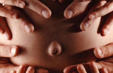 Kőbaltás kismama – Kinek a kezében vagyunk?