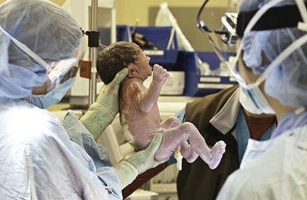 Császármetszés online közvetítéssel